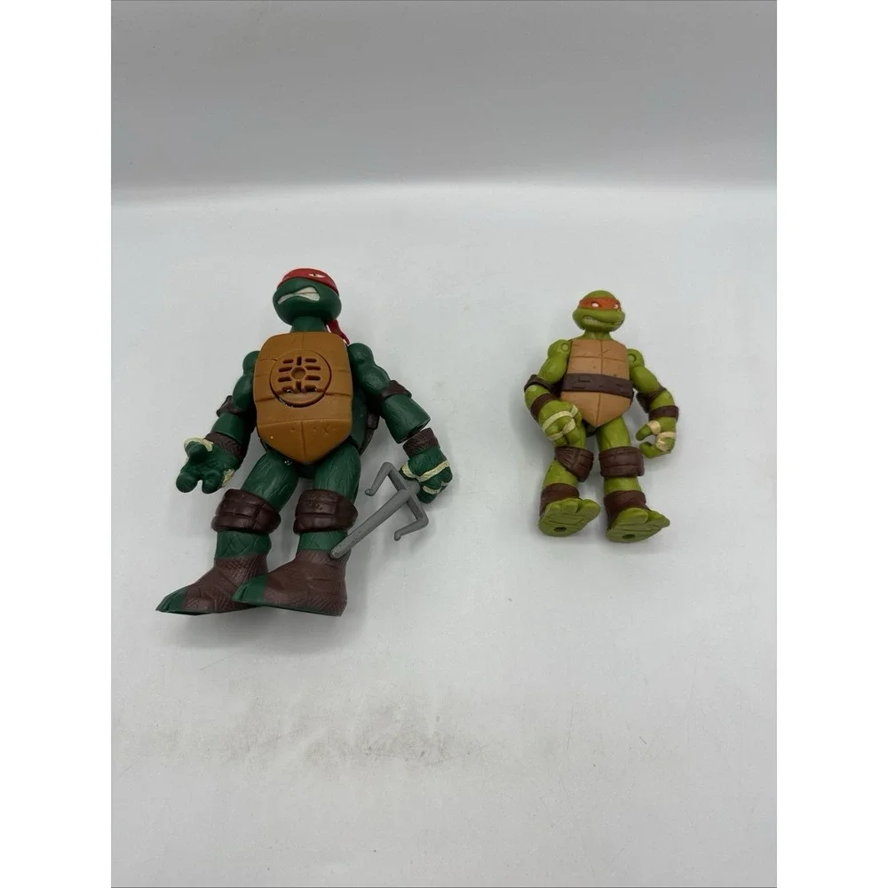 Teenage Mutant Ninja Turtle Lot Of Two 9 in and‎ 6 in Figures Toys